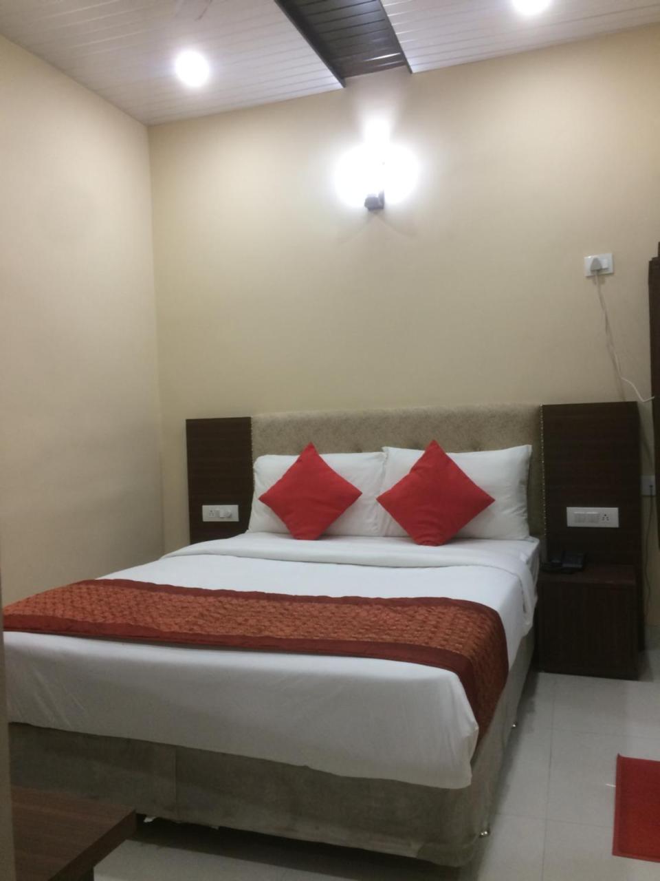 Super51Hotel New Delhi Luaran gambar